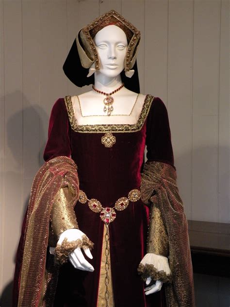 tudor dress up